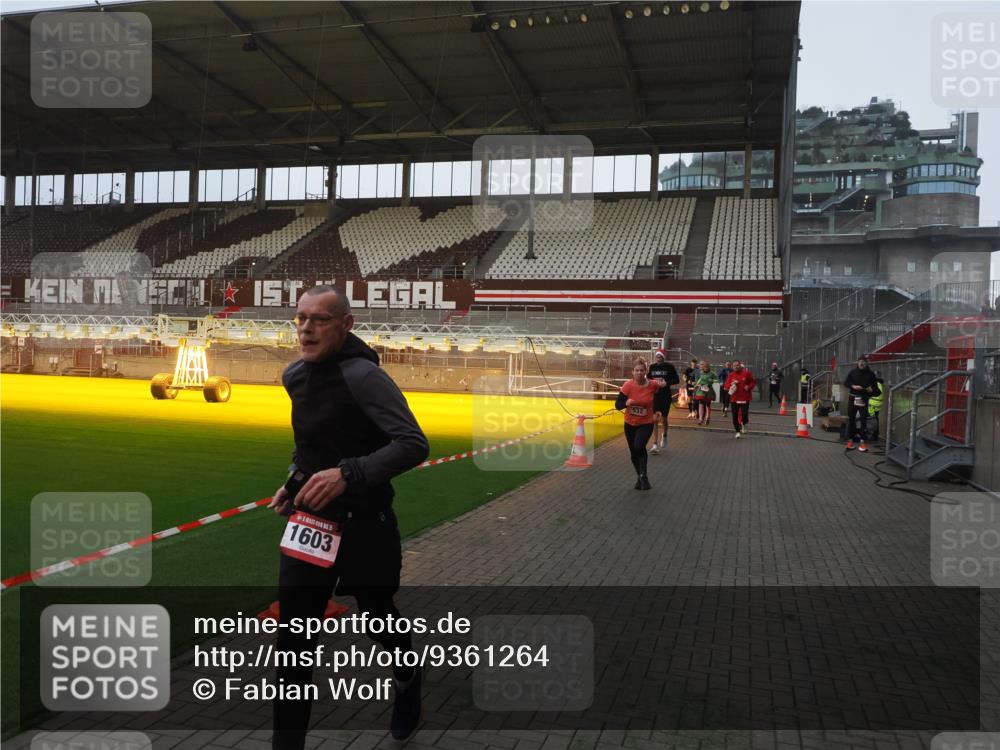 07.12.2025 - St. Pauli X-Mass-Run No. 15 Fabian Wolf http://msf.ph/oto/9361264 07.12.2025 09:58:34 Ziel 238, 261, 483, 532, 1003, 1115, 1173, 1528, 1603, 1774, 1782, 1785, 2205, 3308, 4031, 4206 meine-sportfotos.de