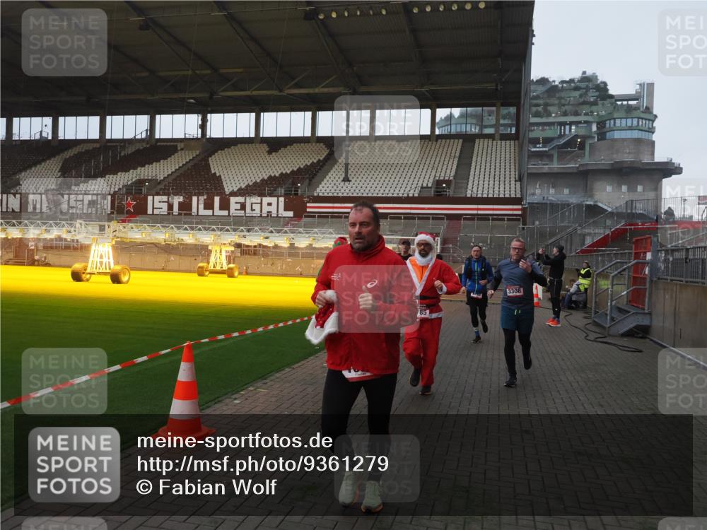 07.12.2025 - St. Pauli X-Mass-Run No. 15 Fabian Wolf http://msf.ph/oto/9361279 07.12.2025 09:58:40 Ziel 483, 532, 1003, 1115, 1528, 1542, 1603, 1782, 1785, 2392, 3308, 4031 meine-sportfotos.de