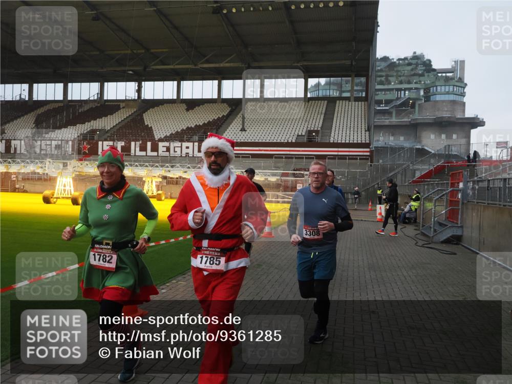 07.12.2025 - St. Pauli X-Mass-Run No. 15 Fabian Wolf http://msf.ph/oto/9361285 07.12.2025 09:58:41 Ziel 483, 532, 1003, 1115, 1528, 1542, 1603, 1782, 1785, 2392, 3308, 4031 meine-sportfotos.de