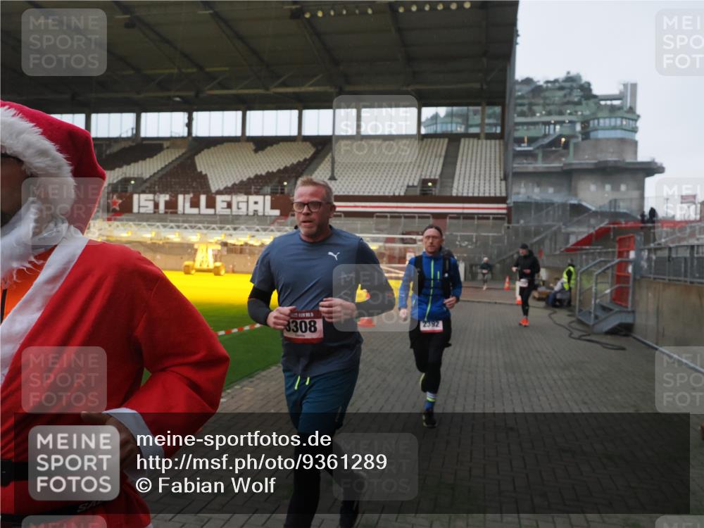 07.12.2025 - St. Pauli X-Mass-Run No. 15 Fabian Wolf http://msf.ph/oto/9361289 07.12.2025 09:58:41 Ziel 483, 532, 1003, 1115, 1528, 1542, 1603, 1782, 1785, 2392, 3308, 4031 meine-sportfotos.de