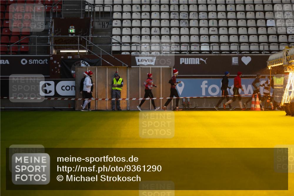 07.12.2025 - St. Pauli X-Mass-Run No. 15 Michael Strokosch http://msf.ph/oto/9361290 07.12.2025 10:32:12 Laufen 8, 7, 9 meine-sportfotos.de