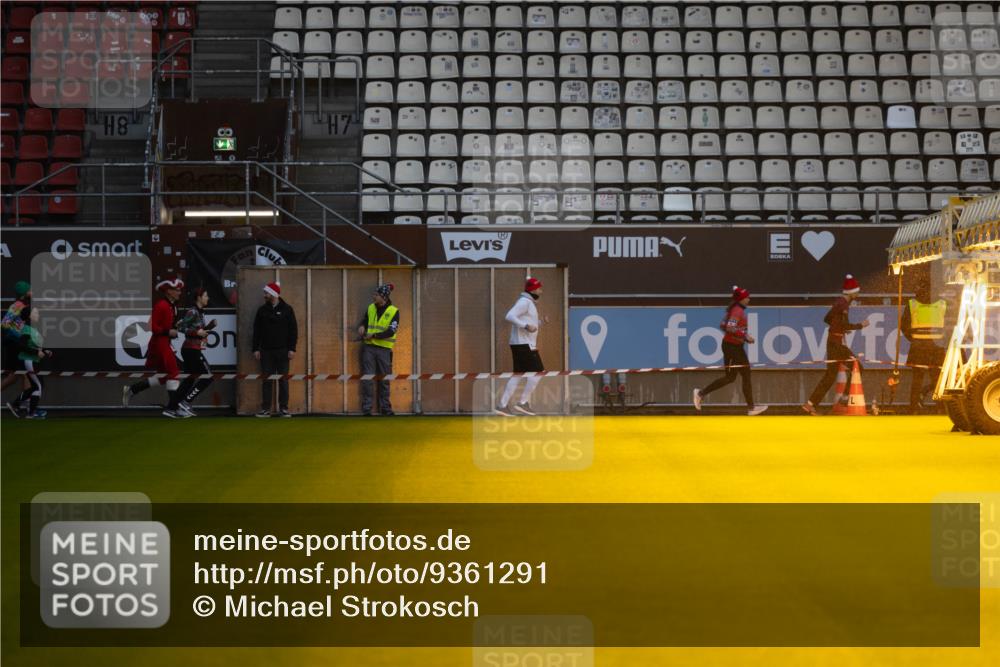 07.12.2025 - St. Pauli X-Mass-Run No. 15 Michael Strokosch http://msf.ph/oto/9361291 07.12.2025 10:32:13 Laufen 000, 8, 7, 1, 60, 110, 0, 92, 0, 2090 meine-sportfotos.de