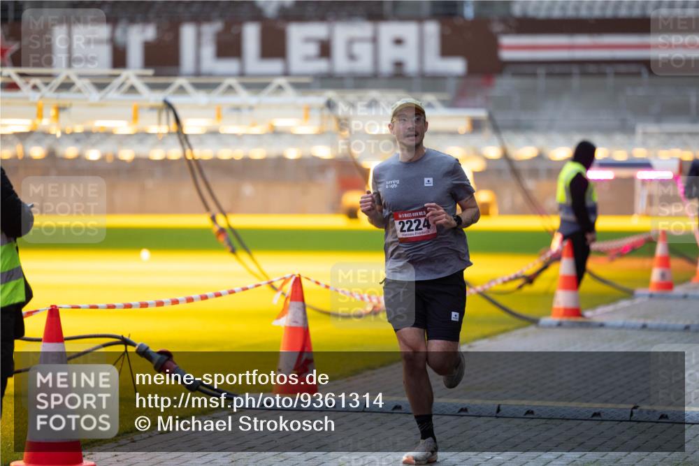 07.12.2025 - St. Pauli X-Mass-Run No. 15 Michael Strokosch http://msf.ph/oto/9361314 07.12.2025 10:51:34 Laufen 15, 2224 meine-sportfotos.de