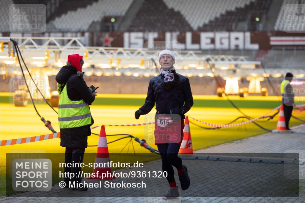 07.12.2025 - St. Pauli X-Mass-Run No. 15 Michael Strokosch http://msf.ph/oto/9361320 07.12.2025 10:51:38 Laufen 15, 615 meine-sportfotos.de