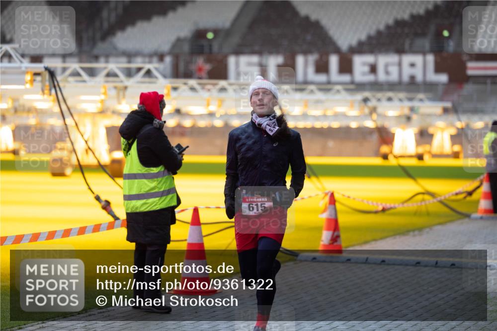 07.12.2025 - St. Pauli X-Mass-Run No. 15 Michael Strokosch http://msf.ph/oto/9361322 07.12.2025 10:51:38 Laufen 15, 615 meine-sportfotos.de