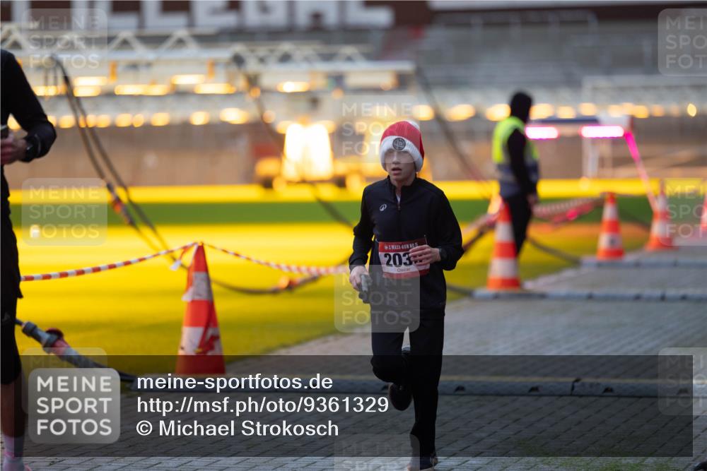 07.12.2025 - St. Pauli X-Mass-Run No. 15 Michael Strokosch http://msf.ph/oto/9361329 07.12.2025 10:51:59 Laufen 15, 203 meine-sportfotos.de