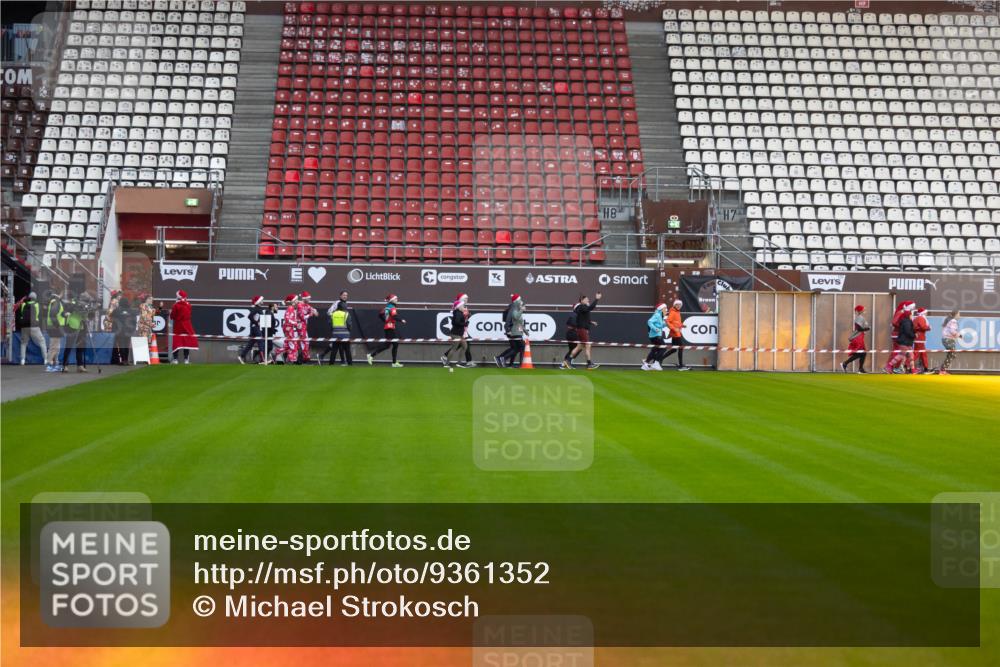 07.12.2025 - St. Pauli X-Mass-Run No. 15 Michael Strokosch http://msf.ph/oto/9361352 07.12.2025 10:53:11 Laufen 8, 7 meine-sportfotos.de
