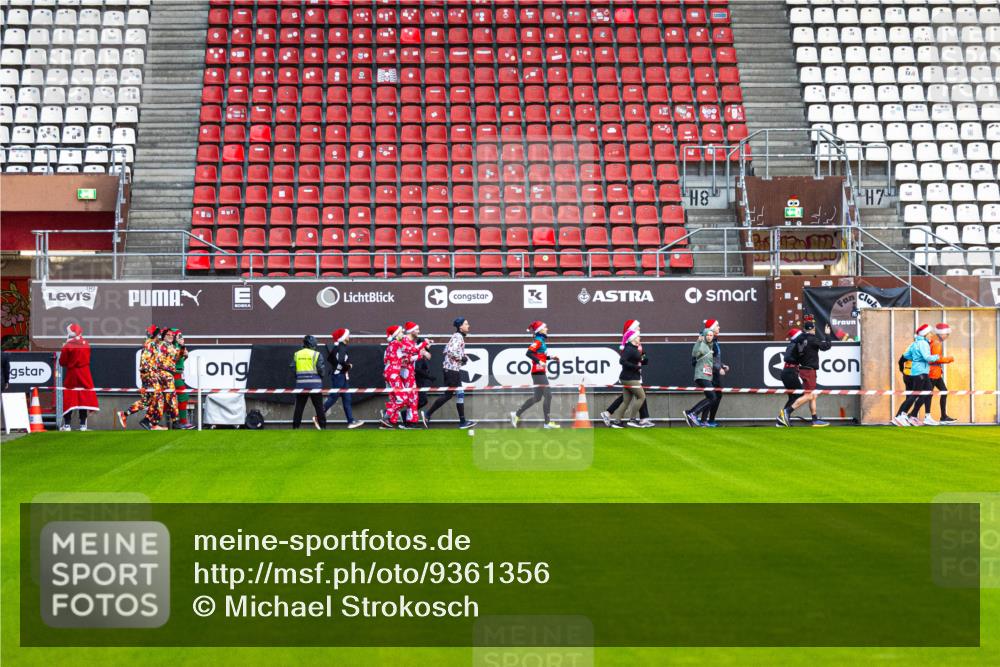 07.12.2025 - St. Pauli X-Mass-Run No. 15 Michael Strokosch http://msf.ph/oto/9361356 07.12.2025 10:53:12 Laufen 00, 8, 7 meine-sportfotos.de