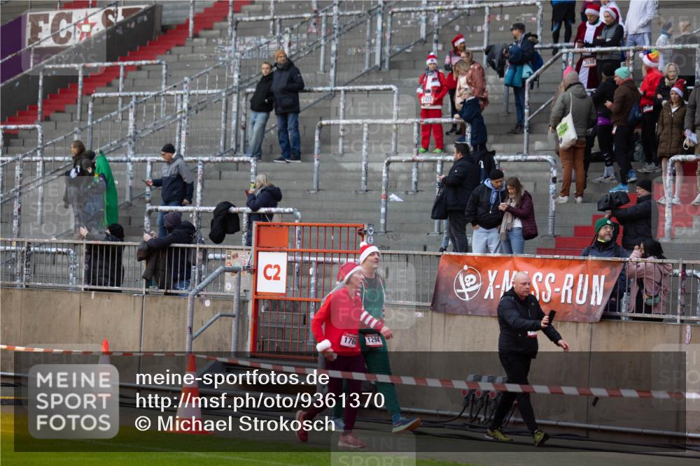 07.12.2025 - St. Pauli X-Mass-Run No. 15 Michael Strokosch http://msf.ph/oto/9361370 07.12.2025 11:02:39 Laufen 2, 1760, 1294, 1019, 3530 meine-sportfotos.de