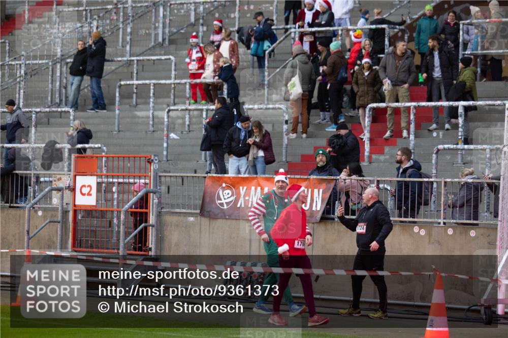 07.12.2025 - St. Pauli X-Mass-Run No. 15 Michael Strokosch http://msf.ph/oto/9361373 07.12.2025 11:02:41 Laufen 2, 1941, 1724 meine-sportfotos.de