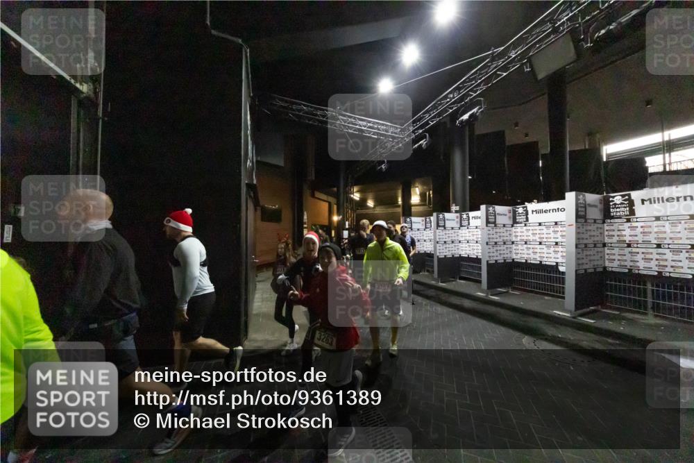 07.12.2025 - St. Pauli X-Mass-Run No. 15 Michael Strokosch http://msf.ph/oto/9361389 07.12.2025 11:11:48 Laufen 3263, 1817, 3267 meine-sportfotos.de