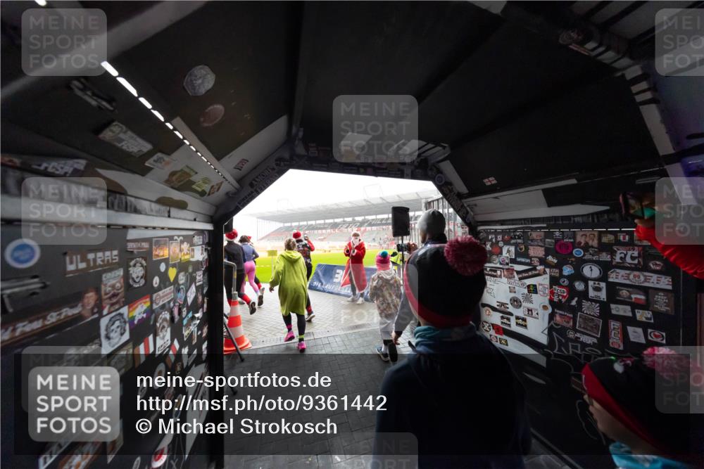 07.12.2025 - St. Pauli X-Mass-Run No. 15 Michael Strokosch http://msf.ph/oto/9361442 07.12.2025 11:12:39 Laufen 94 meine-sportfotos.de