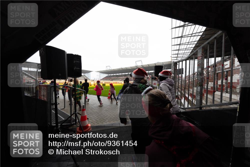 07.12.2025 - St. Pauli X-Mass-Run No. 15 Michael Strokosch http://msf.ph/oto/9361454 07.12.2025 11:12:46 Laufen 01, 1 meine-sportfotos.de