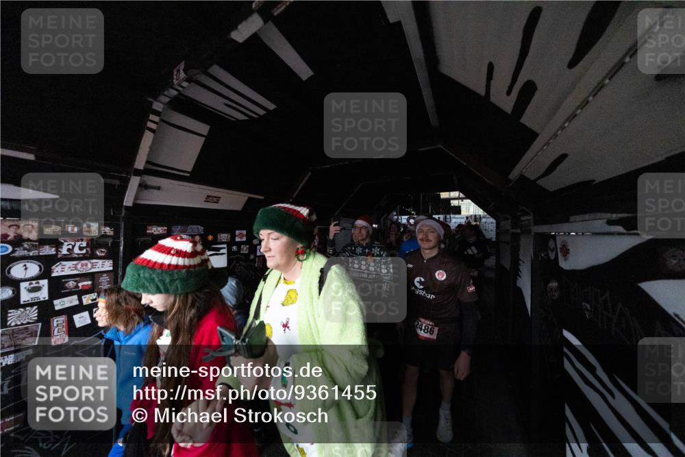 07.12.2025 - St. Pauli X-Mass-Run No. 15 Michael Strokosch http://msf.ph/oto/9361455 07.12.2025 11:12:50 Laufen 2486 meine-sportfotos.de