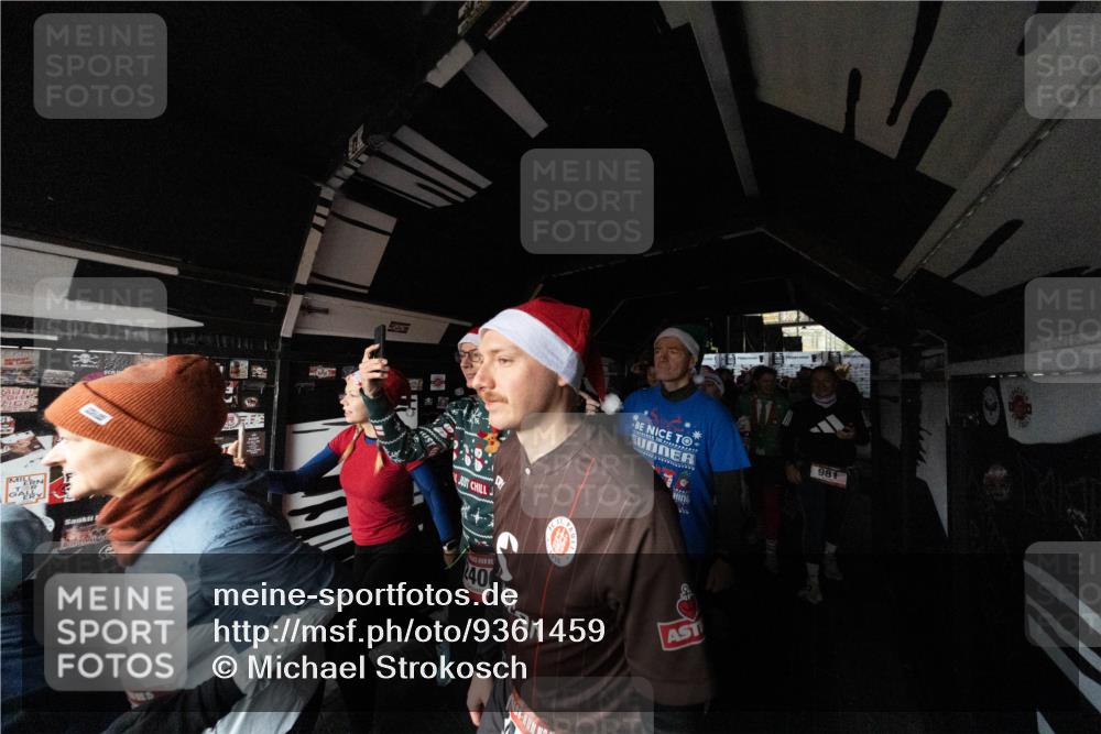 07.12.2025 - St. Pauli X-Mass-Run No. 15 Michael Strokosch http://msf.ph/oto/9361459 07.12.2025 11:12:51 Laufen 40, 910, 981 meine-sportfotos.de