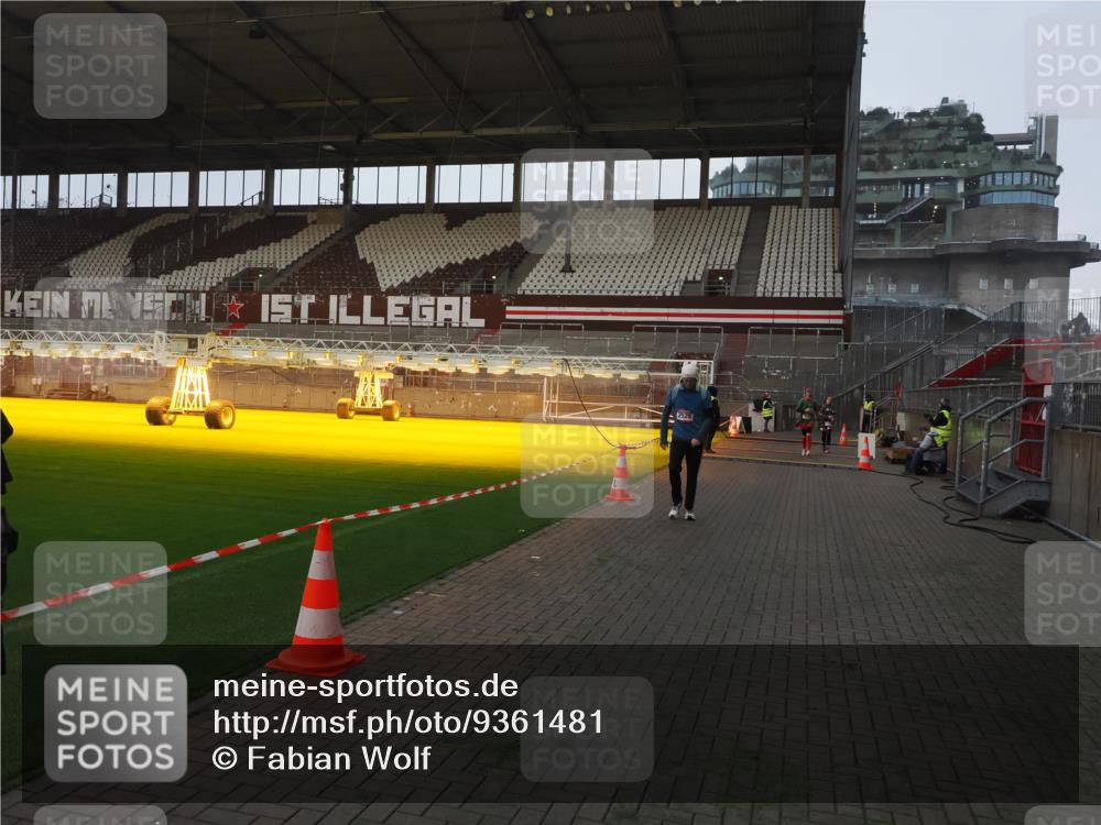 07.12.2025 - St. Pauli X-Mass-Run No. 15 Fabian Wolf http://msf.ph/oto/9361481 07.12.2025 09:59:08 Ziel 939, 2529, 3147, 3345 meine-sportfotos.de