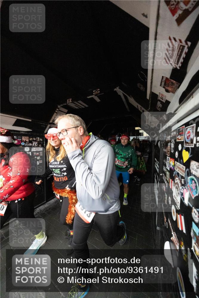 07.12.2025 - St. Pauli X-Mass-Run No. 15 Michael Strokosch http://msf.ph/oto/9361491 07.12.2025 11:13:11 Laufen 0, 13, 2420 meine-sportfotos.de