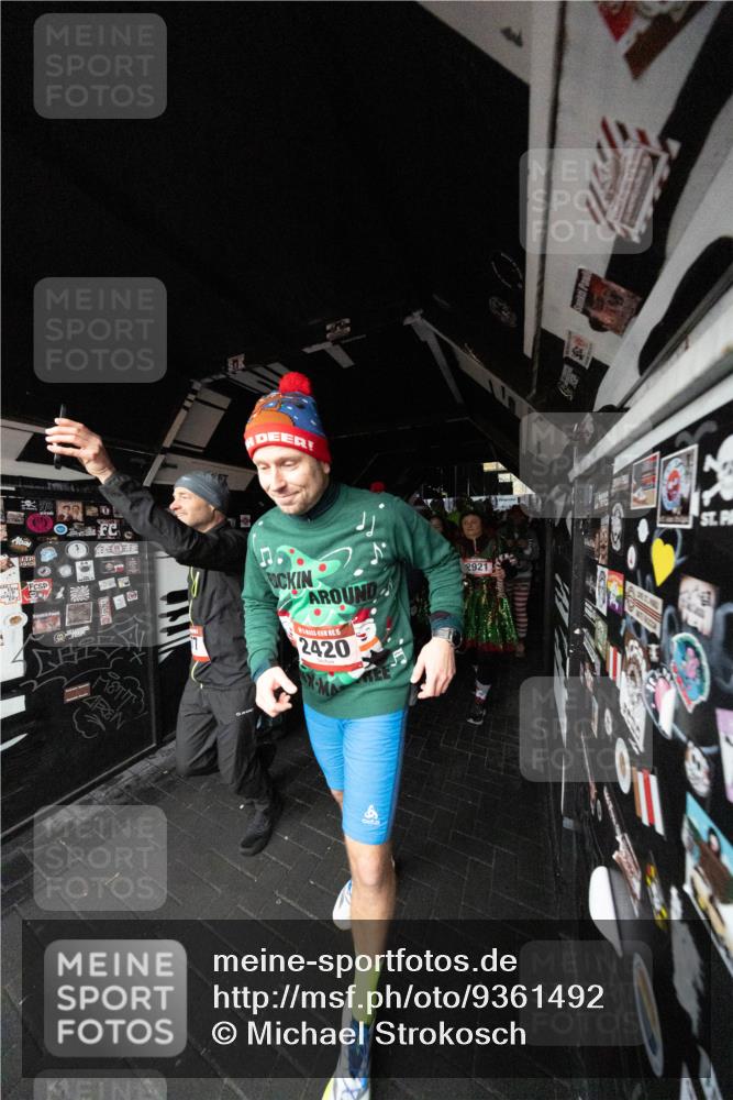 07.12.2025 - St. Pauli X-Mass-Run No. 15 Michael Strokosch http://msf.ph/oto/9361492 07.12.2025 11:13:12 Laufen 1010, 15, 2420, 2921 meine-sportfotos.de