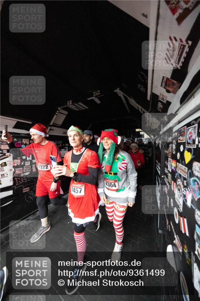 07.12.2025 - St. Pauli X-Mass-Run No. 15 Michael Strokosch http://msf.ph/oto/9361499 07.12.2025 11:13:15 Laufen 1372, 1457, 4304 meine-sportfotos.de