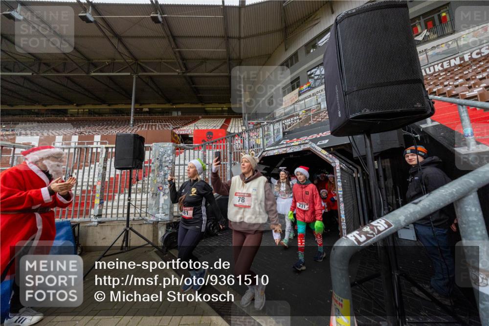 07.12.2025 - St. Pauli X-Mass-Run No. 15 Michael Strokosch http://msf.ph/oto/9361510 07.12.2025 11:14:26 Laufen 81, 78, 231 meine-sportfotos.de