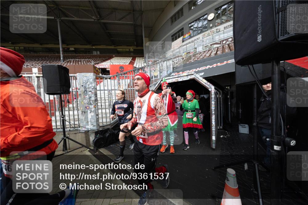 07.12.2025 - St. Pauli X-Mass-Run No. 15 Michael Strokosch http://msf.ph/oto/9361537 07.12.2025 11:14:47 Laufen 46, 69, 10 meine-sportfotos.de