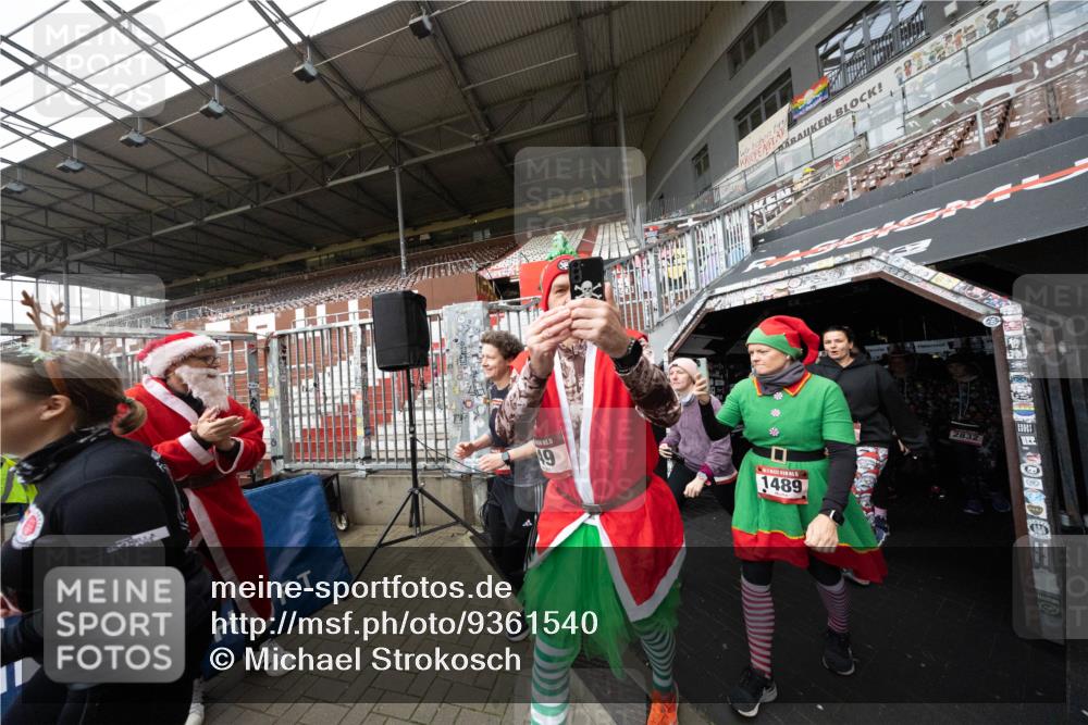 07.12.2025 - St. Pauli X-Mass-Run No. 15 Michael Strokosch http://msf.ph/oto/9361540 07.12.2025 11:14:48 Laufen 49, 1489, 2832 meine-sportfotos.de