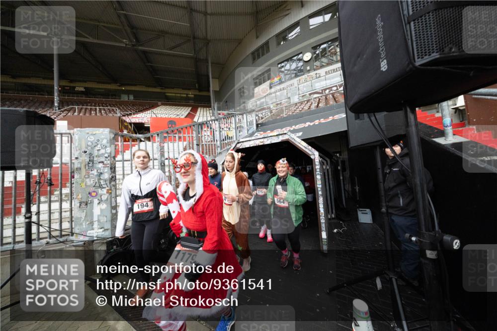 07.12.2025 - St. Pauli X-Mass-Run No. 15 Michael Strokosch http://msf.ph/oto/9361541 07.12.2025 11:14:53 Laufen 194, 1179, 20, 0, 10 meine-sportfotos.de