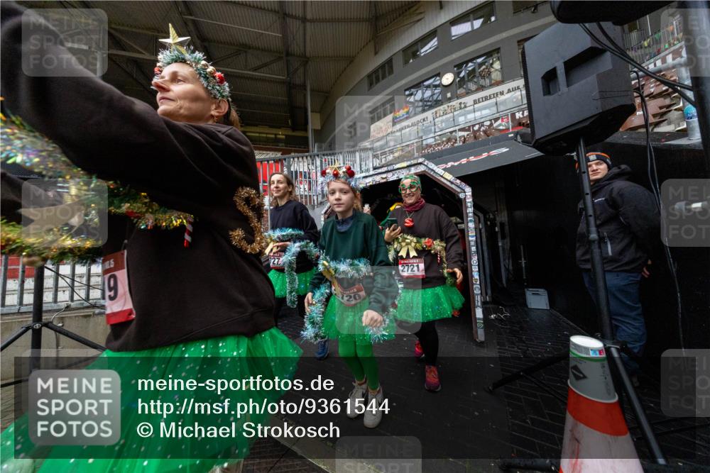 07.12.2025 - St. Pauli X-Mass-Run No. 15 Michael Strokosch http://msf.ph/oto/9361544 07.12.2025 11:14:56 Laufen 727, 5, 20, 2721 meine-sportfotos.de