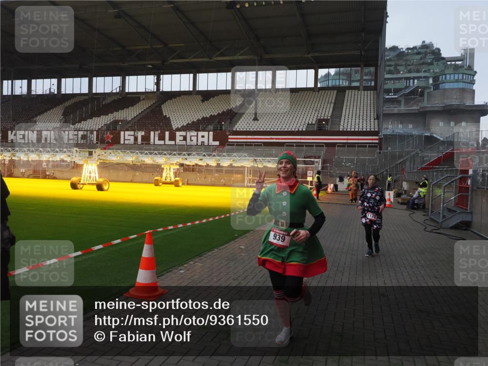 07.12.2025 - St. Pauli X-Mass-Run No. 15 Fabian Wolf http://msf.ph/oto/9361550 07.12.2025 09:59:15 Ziel 939, 1120, 2529, 2657, 3147, 3345 meine-sportfotos.de