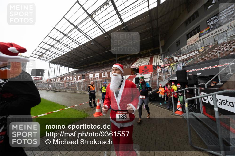 07.12.2025 - St. Pauli X-Mass-Run No. 15 Michael Strokosch http://msf.ph/oto/9361557 07.12.2025 11:15:30 Laufen 5, 183, 2131, 7 meine-sportfotos.de