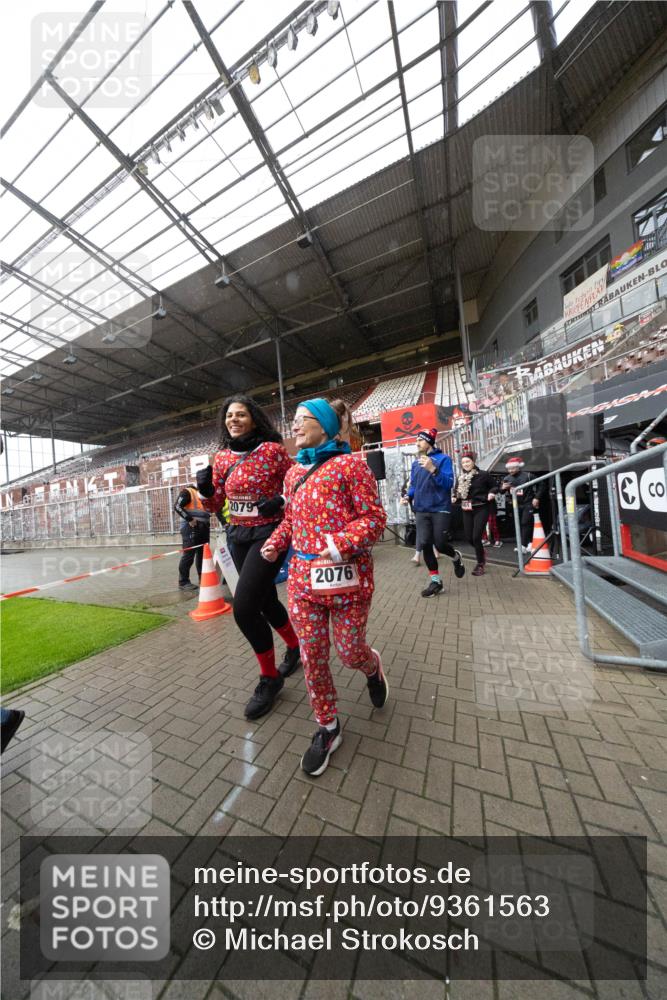 07.12.2025 - St. Pauli X-Mass-Run No. 15 Michael Strokosch http://msf.ph/oto/9361563 07.12.2025 11:15:39 Laufen 2079, 2076 meine-sportfotos.de