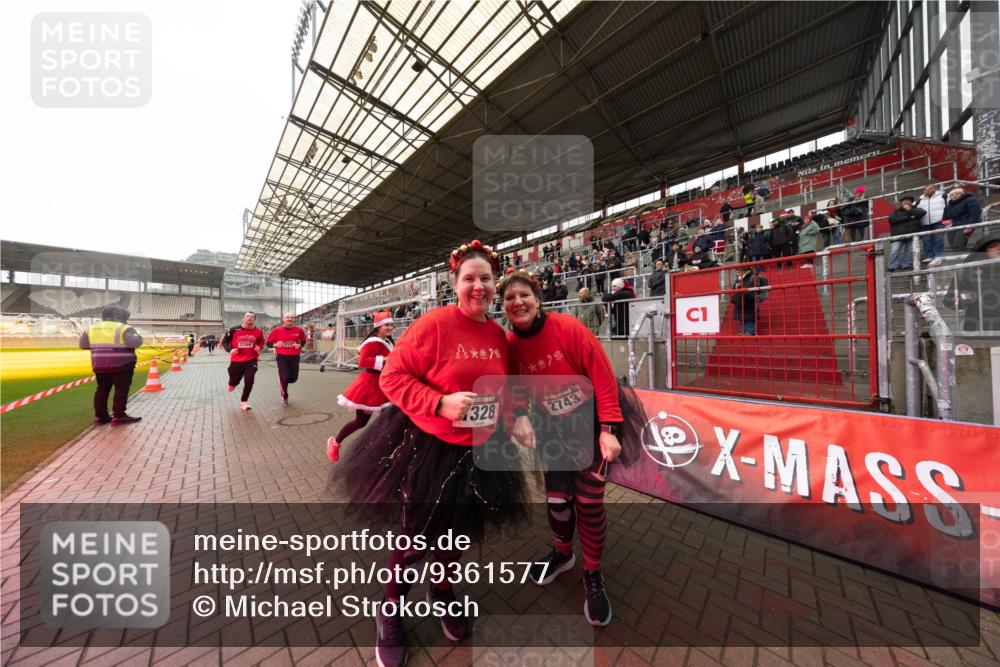07.12.2025 - St. Pauli X-Mass-Run No. 15 Michael Strokosch http://msf.ph/oto/9361577 07.12.2025 11:17:18 Laufen 2266, 328, 2743, 1 meine-sportfotos.de