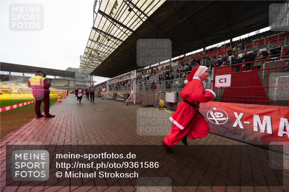 07.12.2025 - St. Pauli X-Mass-Run No. 15 Michael Strokosch http://msf.ph/oto/9361586 07.12.2025 11:17:34 Laufen 1 meine-sportfotos.de