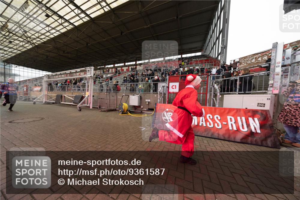 07.12.2025 - St. Pauli X-Mass-Run No. 15 Michael Strokosch http://msf.ph/oto/9361587 07.12.2025 11:17:34 Laufen  meine-sportfotos.de