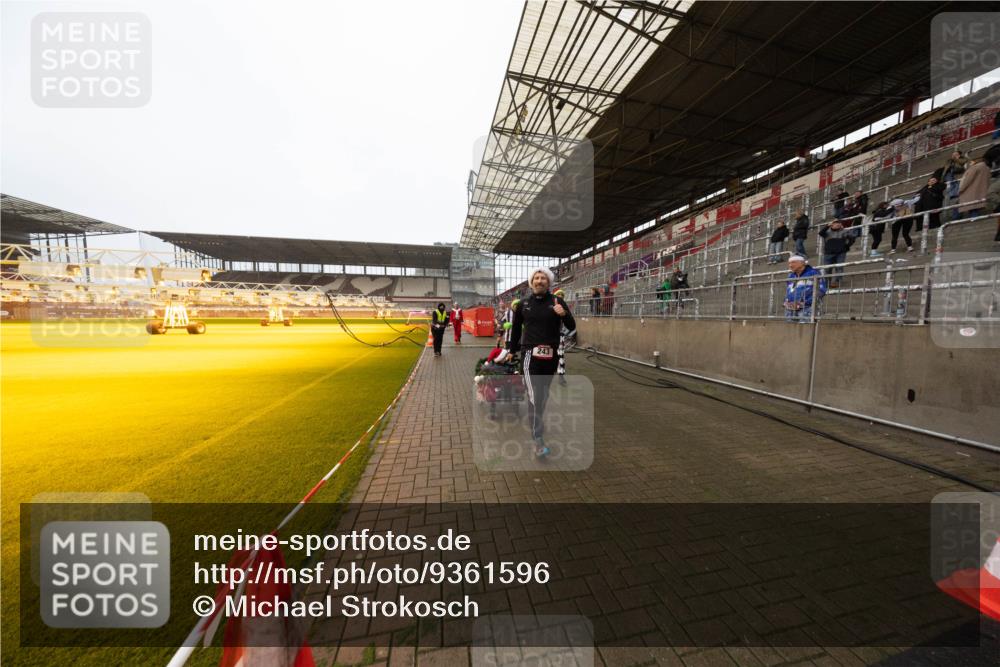 07.12.2025 - St. Pauli X-Mass-Run No. 15 Michael Strokosch http://msf.ph/oto/9361596 07.12.2025 11:19:22 Laufen 243 meine-sportfotos.de