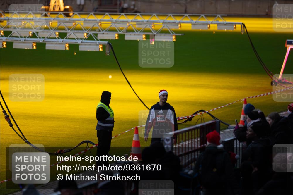 07.12.2025 - St. Pauli X-Mass-Run No. 15 Michael Strokosch http://msf.ph/oto/9361670 07.12.2025 11:34:37 Laufen 2558, 9 meine-sportfotos.de