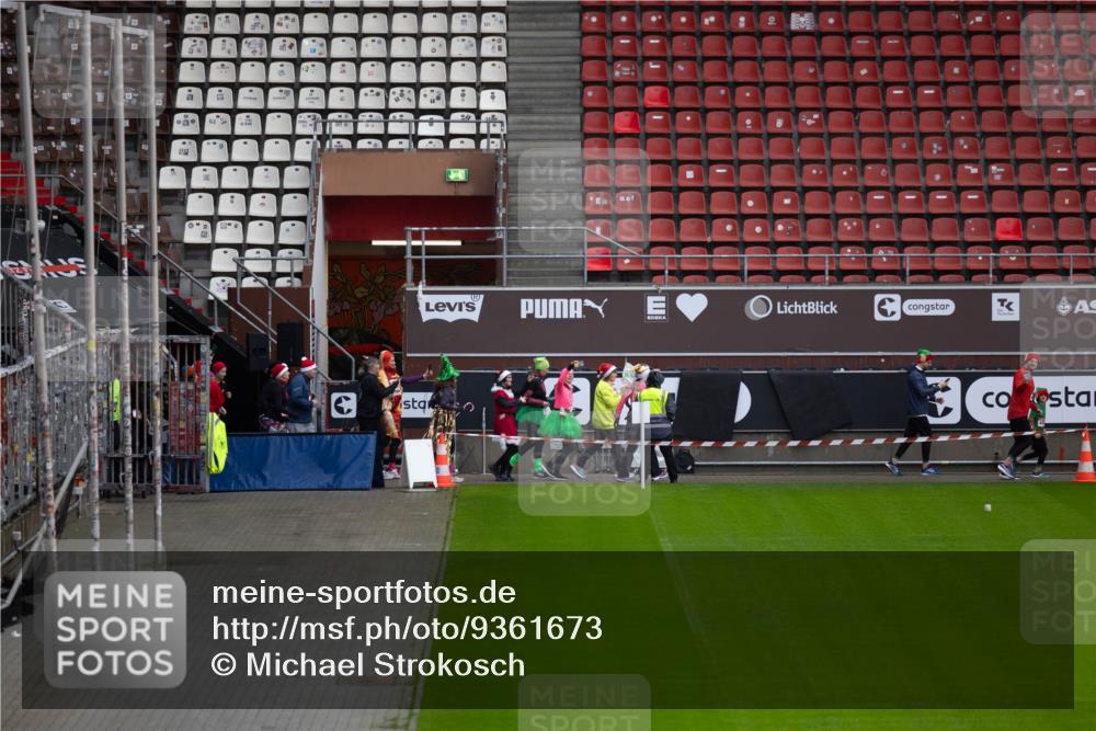 07.12.2025 - St. Pauli X-Mass-Run No. 15 Michael Strokosch http://msf.ph/oto/9361673 07.12.2025 11:34:49 Laufen 3, 3 meine-sportfotos.de