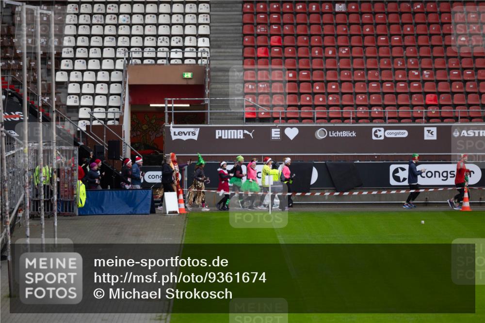 07.12.2025 - St. Pauli X-Mass-Run No. 15 Michael Strokosch http://msf.ph/oto/9361674 07.12.2025 11:34:49 Laufen 38, 27 meine-sportfotos.de