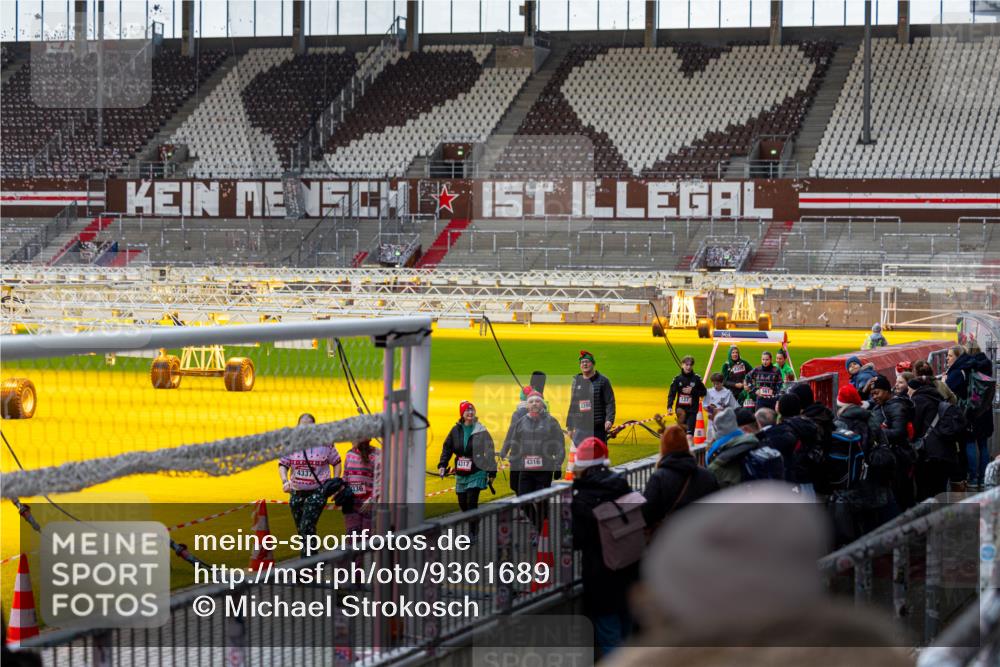 07.12.2025 - St. Pauli X-Mass-Run No. 15 Michael Strokosch http://msf.ph/oto/9361689 07.12.2025 11:35:34 Laufen 4337, 336, 4317, 4316, 137 meine-sportfotos.de
