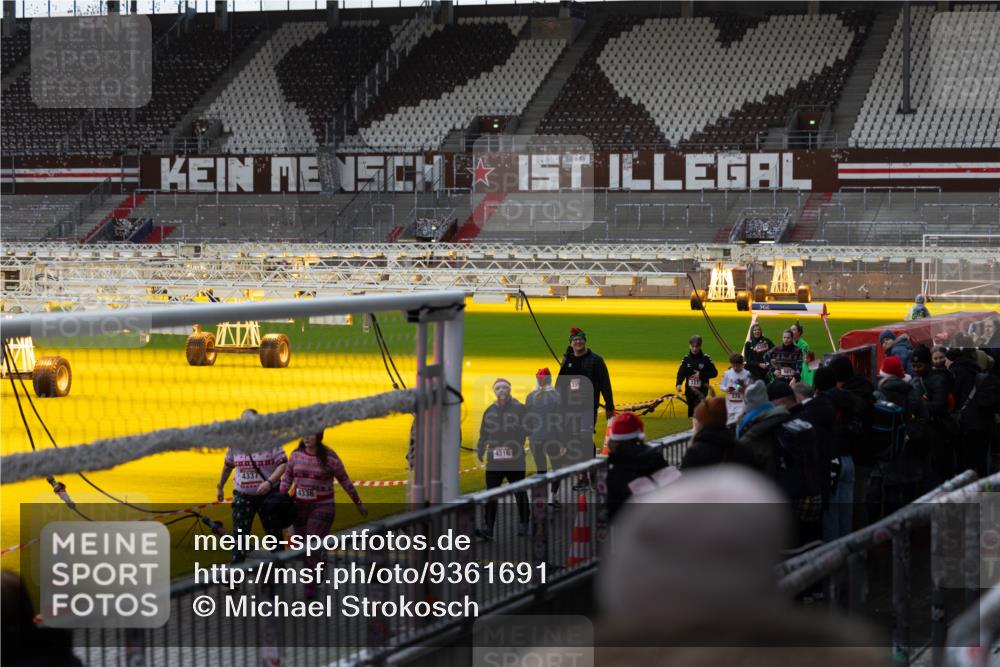 07.12.2025 - St. Pauli X-Mass-Run No. 15 Michael Strokosch http://msf.ph/oto/9361691 07.12.2025 11:35:35 Laufen 4337, 4336, 4316, 137 meine-sportfotos.de