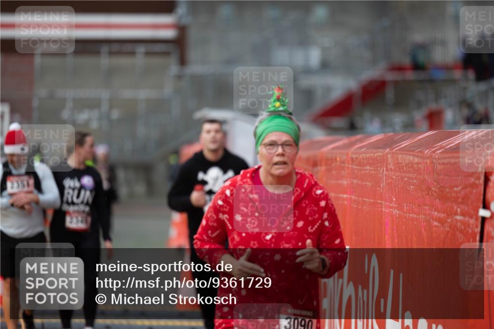 07.12.2025 - St. Pauli X-Mass-Run No. 15 Michael Strokosch http://msf.ph/oto/9361729 07.12.2025 11:37:49 Laufen 2354, 3090 meine-sportfotos.de