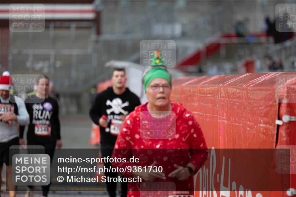07.12.2025 - St. Pauli X-Mass-Run No. 15 Michael Strokosch http://msf.ph/oto/9361730 07.12.2025 11:37:50 Laufen 2351, 2346 meine-sportfotos.de