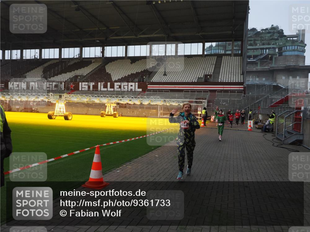07.12.2025 - St. Pauli X-Mass-Run No. 15 Fabian Wolf http://msf.ph/oto/9361733 07.12.2025 09:59:30 Ziel 488, 961, 2204, 2207, 2657, 4029, 4052, 4465 meine-sportfotos.de