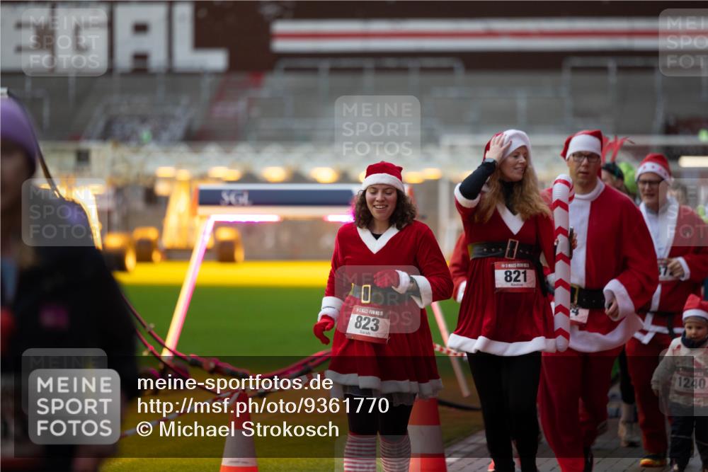 07.12.2025 - St. Pauli X-Mass-Run No. 15 Michael Strokosch http://msf.ph/oto/9361770 07.12.2025 11:47:32 Laufen 0, 15, 823, 821, 1240 meine-sportfotos.de
