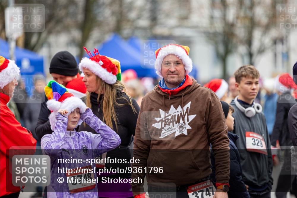 07.12.2025 - St. Pauli X-Mass-Run No. 15 Michael Strokosch http://msf.ph/oto/9361796 07.12.2025 11:55:00 Laufen 5, 3748, 2, 2023, 24, 1910, 329, 3747 meine-sportfotos.de