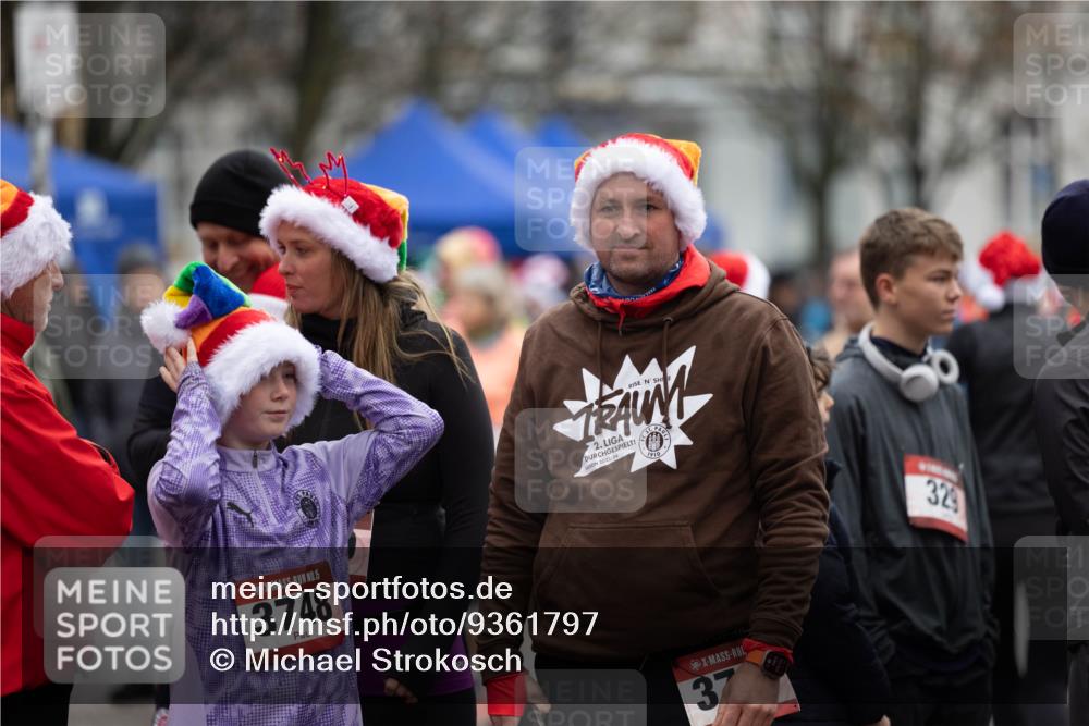 07.12.2025 - St. Pauli X-Mass-Run No. 15 Michael Strokosch http://msf.ph/oto/9361797 07.12.2025 11:55:00 Laufen 5, 3748, 2, 20, 23, 2, 1910, 329, 37 meine-sportfotos.de