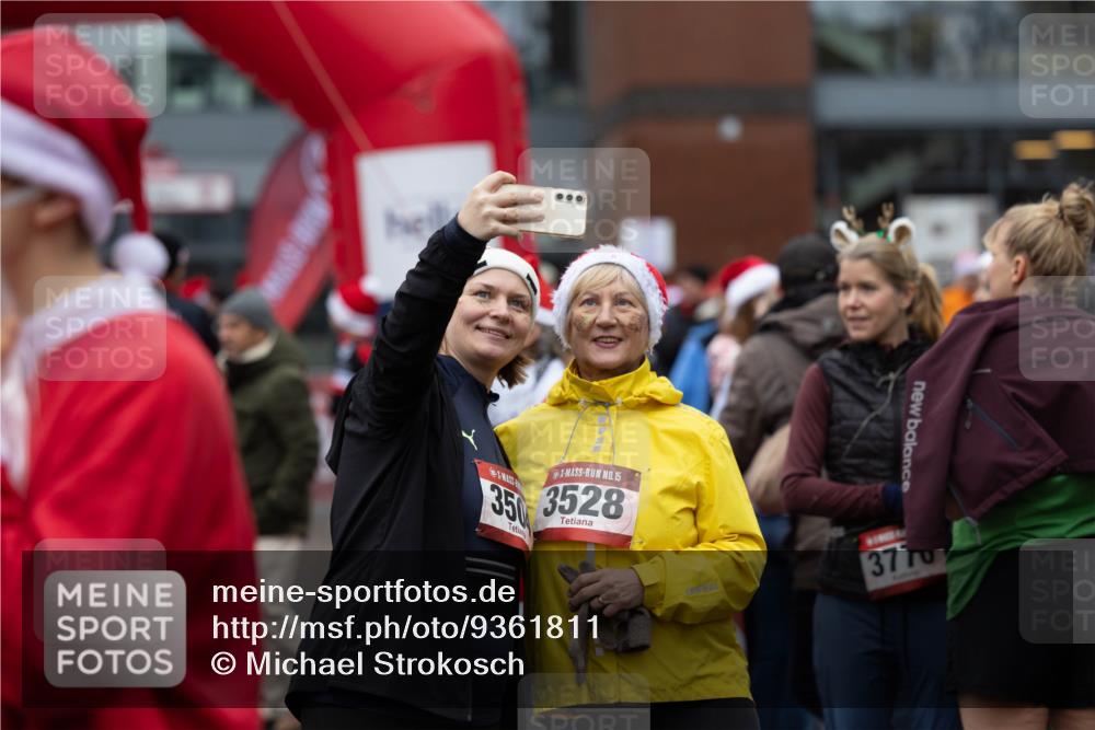 07.12.2025 - St. Pauli X-Mass-Run No. 15 Michael Strokosch http://msf.ph/oto/9361811 07.12.2025 11:57:05 Laufen 15, 35, 3528, 3770 meine-sportfotos.de
