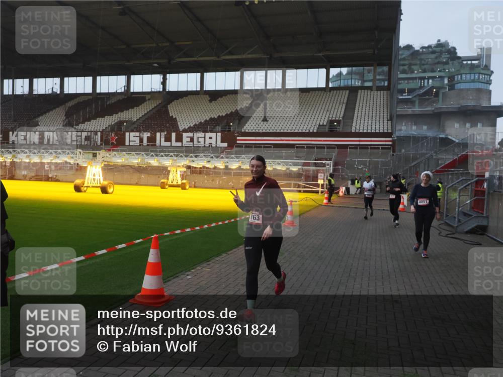 07.12.2025 - St. Pauli X-Mass-Run No. 15 Fabian Wolf http://msf.ph/oto/9361824 07.12.2025 09:59:38 Ziel 488, 910, 911, 961, 1763, 2204, 3513, 4029, 4051, 4052, 4465 meine-sportfotos.de