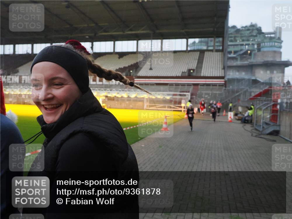 07.12.2025 - St. Pauli X-Mass-Run No. 15 Fabian Wolf http://msf.ph/oto/9361878 07.12.2025 09:59:44 Ziel 488, 910, 911, 934, 961, 1763, 2186, 2729, 3513, 4029, 4051, 4052, 4465 meine-sportfotos.de