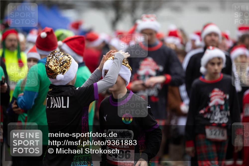 07.12.2025 - St. Pauli X-Mass-Run No. 15 Michael Strokosch http://msf.ph/oto/9361883 07.12.2025 12:22:22 Laufen 1910, 1, 332, 15, 2496, 3276 meine-sportfotos.de